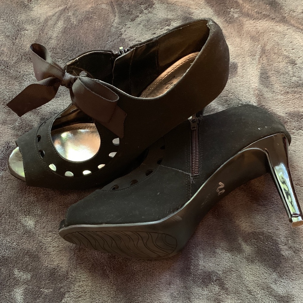 Black Bow Heels